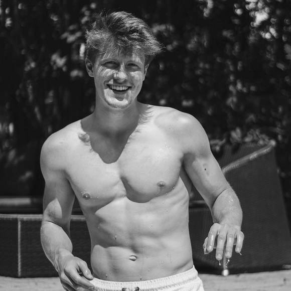 Meet your Posher, Philippe-antoine - Picture 1 of 1